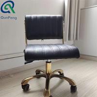 Qunpeng 2023 Hot élégant base en or réglable pivotant coupe de cheveux chaise en cuir rose salon style chaises tabouret avec roue
