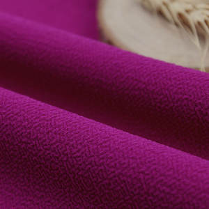 Prix de gros Mode Confortable Y/D <span class=keywords><strong>Tissu</strong></span> teint <span class=keywords><strong>Tissu</strong></span> Textile solide 100% Polyester <span class=keywords><strong>Tissu</strong></span> organique solide pour peintures et costumes - Product Image 6