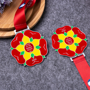 Medalla Conmemorativa del Evento Deportivo 2019, Rosa de The Shires Ultra 64, Diseño en Rojo, Amarillo y Verde - Product Image 1
