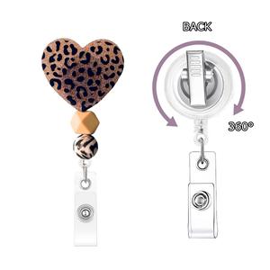 Porte-badge en ABS imprimé léopard or et argent avec épingle rétractable pour l'identification au travail - Product Image 4