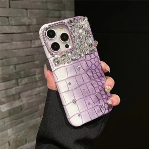 Funda de Piel Sintética de Lujo con Diamantes y Diseño de Cocodrilo para iPhone 16 15 14 13 12 Pro MAX - Product Image 5