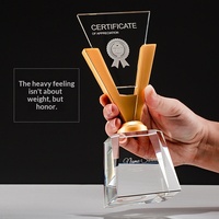 Nouveau trophée/médaille en quartz transparent en forme de V, gravure personnalisée - Cadeau créatif pour les employés exceptionnels, cadeaux d'affaires, décoration