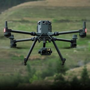 Drone quadricoptère équivalent au DJI Matrice 400 RTK / M350 RTK avec imagerie thermique et cartographie 6K pour la topographie et l'inspection - Product Image 1