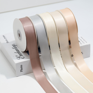 Tùy Chỉnh 25Mm 38Mm 50Mm Polyester Lụa Satin Ribbon Trong Màu Đỏ Màu Xanh Lá Cây Màu Đen Cho Quà Tặng Bao Bì 100% Chất Liệu Polyester - Product Image 4