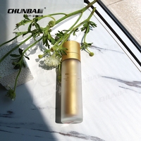 Botol Pompa Airless Kaca 50ml Berlapis Logam Mewah Warna Emas untuk Serum Perawatan Kulit, Permukaan Sablon, Tipe Segel Sayer