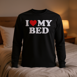 Camiseta de manga larga I Love My Bed con corazón rojo - Product Image 3