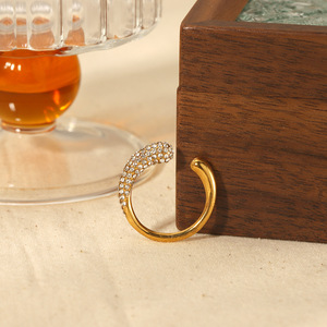 แหวนสไตล์ยุโรปอเมริกันเรียบหรู แหวนเปิดประดับเพชร 18K ทองสแตนเลส สำหรับผู้หญิง สวมใส่ได้ทุกวัน - Product Image 1