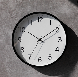 Horloge murale analogique à quartz personnalisée à piles May Time, style antique romain de luxe, design contemporain, épaisse, pour la décoration intérieure - Product Image 3