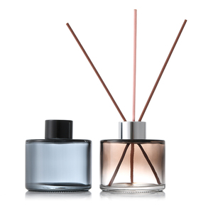 Luxury Empty Round Frost <strong>Reed</strong> 150ml 200ml Matte <strong>Black</strong> and White Glass Square Bottom <strong>Diffuser</strong> Bottle - Product Image 4