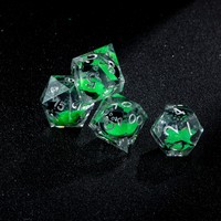Ensemble de 7 dés en résine transparente à cœur liquide, motif chat noir, à bords vifs, avec paillettes vertes et chiffres argentés, pour D&D
