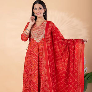 Kurti Bhandej con estampado y bordado, Kurta de algodón con pantalones y Dupatta, producto hecho a mano al por mayor, personalizado - Product Image 1