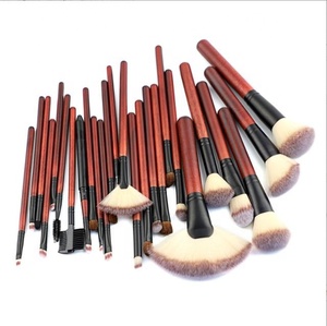 FYD, juego <span class=keywords><strong>de</strong></span> brochas <span class=keywords><strong>de</strong></span> maquillaje profesional <span class=keywords><strong>de</strong></span> 26 piezas, base Kabuki a la moda, mezcla <span class=keywords><strong>de</strong></span> pelo sintético en negro con logotipo personalizado - Product Image 3