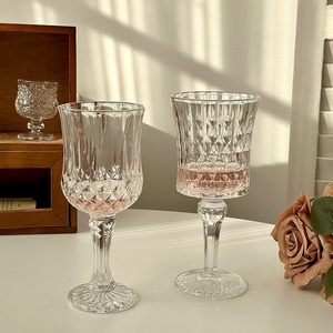 Ensemble de verres à vin sur pied faits à la main, modernes, avec motif diamant en relief et bordure dorée, gobelets élégants et transparents pour vin rouge, pour mariage et réceptions - Product Image 4