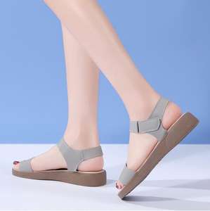<span class=keywords><strong>รองเท้า</strong></span><span class=keywords><strong>แตะ</strong></span><span class=keywords><strong>ผู้</strong></span>หญิงแบบสวมพื้นเรียบแฟชั่นฤดูร้อนใ<span class=keywords><strong>ห</strong></span>ม่ สำ<span class=keywords><strong>ห</strong></span><span class=keywords><strong>รับ</strong></span>สุภาพสตรีวัยกลางคนและผู้<span class=keywords><strong>สูงอายุ</strong></span> พื้นนุ่มกันลื่น ใส่ได้ทุกโอกาส เหมาะสำห<span class=keywords><strong>รับ</strong></span>คุณแม่ - Product Image 1