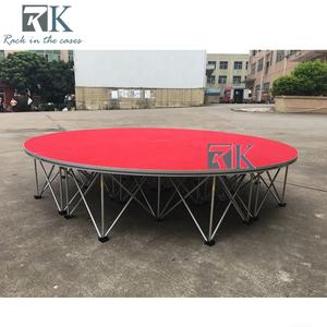 Scène de conférence portable avec finition moquette rouge et plateforme - Product Image 3