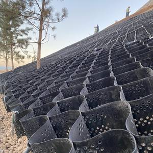 Fabricants de géocellules en HDPE, <span class=keywords><strong>prix</strong></span> des grilles de sol utilisées dans la construction routière et les murs de soutènement - Product Image 2