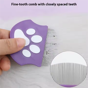 Vente en gros d'usine Kangdarpet Peigne <span class=keywords><strong>de</strong></span> nettoyage des poils <span class=keywords><strong>de</strong></span> <span class=keywords><strong>chat</strong></span> Logo personnalisé Petit peigne <span class=keywords><strong>de</strong></span> toilettage en métal pour animaux <span class=keywords><strong>de</strong></span> compagnie Peigne à poux anti-puces en plastique - Product Image 4
