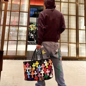 Sac à bandoulière unique de grande capacité en cuir chromé avec un motif de croix chrétienne, sac à main en cuir à bandoulière, sac fourre-tout de grande capacité de luxe - Product Image 1