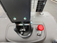 Chariot élévateur transpalette électrique pour entrepôt, avec conducteur à bord, capacité 1,5 à 2 tonnes, levée 3 mètres, pour quai de chargement et logistique
