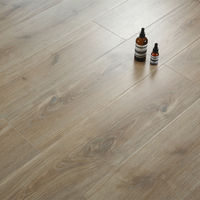 Parquet stratifié imperméable au design moderne Plancher en bois résistant à l'usure AC3 avec installation par clic Échantillon gratuit