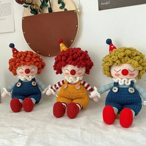 Statuetta di Clown all'Uncinetto, Decorazione in Peluche Fatta a Mano, Ornamento Lavorato a Maglia per Soggiorno e <span class=keywords><strong>Cameretta</strong></span> - Product Image 4