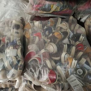 Ukay Ukay Bale baskets mixtes chaussures étoiles d'occasion lot non dimensionné en gros bon marché chaussures en toile Preloved en balle de Chine - Product Image 3