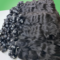 Extensions de cheveux humains vierges non traités, bouclés, alignés sur les cuticules, provenant de fournisseurs indiens, vietnamiens et birmans