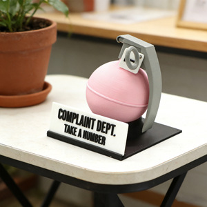 Letrero de Escritorio para el Departamento de Quejas, Diseño de Granada, Color Rosa, Impresión 3D, Decoración de Oficina, Regalo de el Día de los Inocentes - Product Image 1