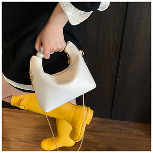 Women's Bag 2025 <b>Pearl</b> <b>Handbag</b> Chain Messenger Bag Dumpling Bag - Product Image 5