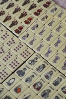 Juego de Mahjong Americano JOYF Blue Porcelain Nocturne, 160 Fichas Acrílicas Grabadas y Rellenas de Color, Estilo Gótico, Regalo de Lujo para Halloween