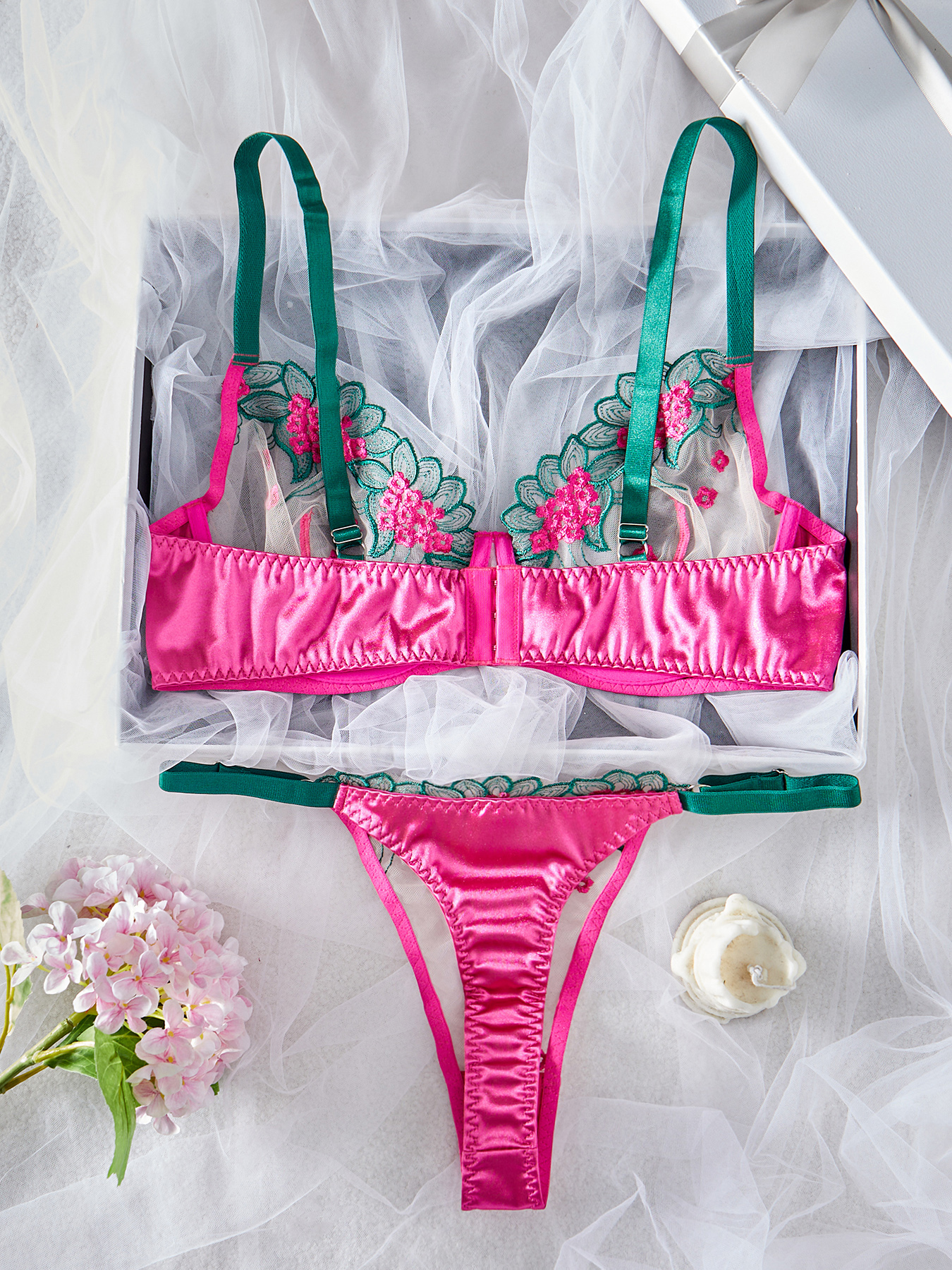 New Arrival Women's Conjuntos De Lingerie Spot Wholesale Mesh See-Through Flower Embroidery Steel Ring Gathering Lace Firm