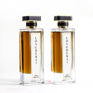 Nuevo Diseño de Lujo, Botella de Perfume Cuadrada de Vidrio de 100 ml, Transparente Mate con Grabado, Tapa de Zamac, Botella con Atomizador - Product Image 1