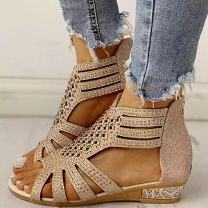 Nuovi <span class=keywords><strong>Sandali</strong></span> Estivi da <span class=keywords><strong>Donna</strong></span> con Cinturino alla Caviglia, Taglie Grandi, Scarpe da Passeggio Casual con Strass e <span class=keywords><strong>Tacco</strong></span> <span class=keywords><strong>Basso</strong></span> a Zeppa - Product Image 1