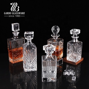 Décanteur en verre élégant à l'ancienne avec bouchon en verre Verres Bouteille <span class=keywords><strong>de</strong></span> vin d'alcool <span class=keywords><strong>Carafe</strong></span> à whisky en verre classique 780ml - Product Image 1
