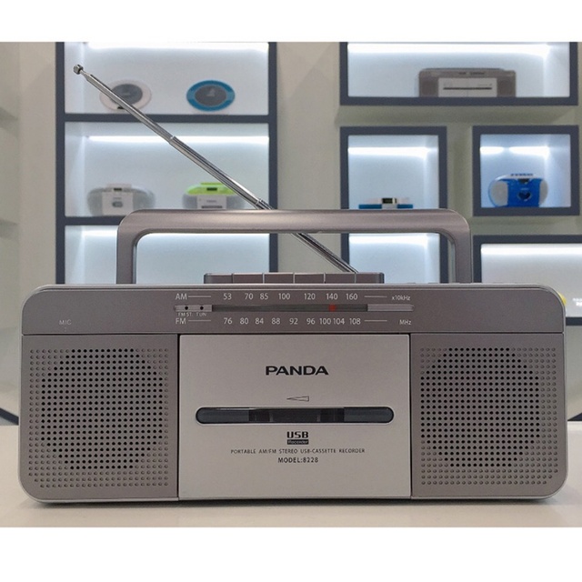 PANDA AM/FM Built-in Speakers Portable MP3 Converter Vintage Cassette Recorder Player Cassette Tape Support USB Connector AC/DC