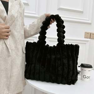 Sacs à bandoulière pour femmes en gros, sacs fourre-tout d'hiver chauds et unis avec poche, sacs fourre-tout en peluche pour femmes - Product Image 2