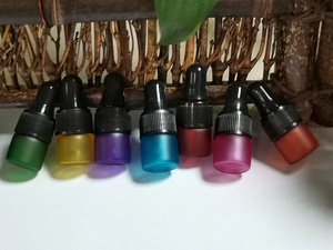 Venta al por mayor aceites <span class=keywords><strong>de</strong></span> perfume frascos <span class=keywords><strong>de</strong></span> muestras <span class=keywords><strong>de</strong></span> fragancia 1mL pequeño frasco cuentagotas <span class=keywords><strong>de</strong></span> Vidrio colorido lindo - Product Image 5