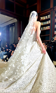 <span class=keywords><strong>Voile</strong></span> de mariée blanc 3D papillon S3140F, <span class=keywords><strong>Robe</strong></span> de mariée blanche extravagante avec broderie de perles lourdes et un traîne époustouflante. - Product Image 3