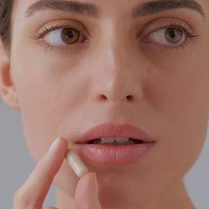 Crème Contour des Yeux VISION pour les Poches et les Cernes 60 Capsules (Traitement de 2 Mois) Sans Cruauté Animale Végan Éclat Bien-être Visuel - Product Image 2