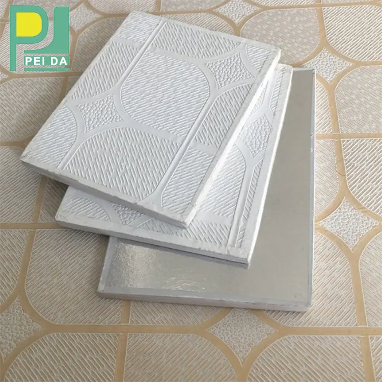 Carreaux de faux plafond en panneaux de gypse stratifiés en PVC imperméable de haute qualité pour bureau à domicile