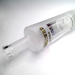 Bouteille en verre givré de haute qualité en gros avec bouchon en liège pour la <span class=keywords><strong>vodka</strong></span> et le brandy 750 ml 70 cl Logo personnalisé - Product Image 2