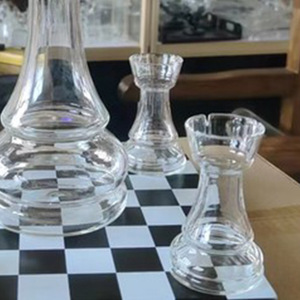 Cadeaux pour les amateurs de vin, ensemble de carafe à vin en forme d'échecs de 750 ml avec 4 verres à liqueur pour le vin et le whisky - Product Image 4