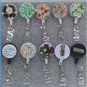 P-018 porta Badge retrattile con rotazione di 360 gradi con Clip di alligatore nome identificativo decorativo per infermiere volontario - Product Image 5