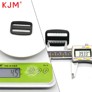 مشبك حزام بلاستيكي عالي الجودة مضاد للانزلاق مع أسنان لحزام الحقائب - Product Image 3