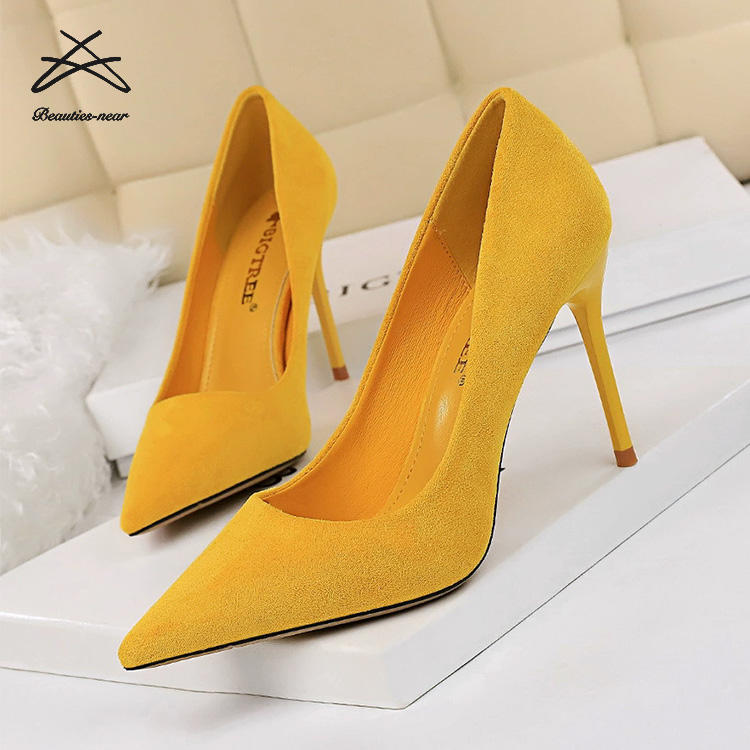 สีเหลือง