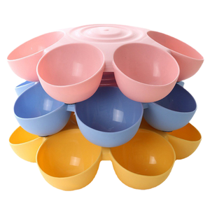 Bol pour chien en plastique en forme de fleur 6-en-1, multifonctionnel, bouteille d'eau pour chiots et chats, distributeur de nourriture lent pour chiots et chats - Product Image 1