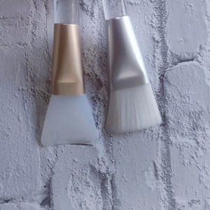 Pinceau plat en silicone transparent avec manche vertical en plastique, outil de beauté pour le maquillage du visage - Product Image 2