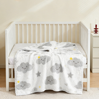 Adorable couverture pour bébé en flanelle de polyester à imprimé étoiles et nuages, douce, chaude, confortable, quatre saisons, écologique, portable pour lit bébé et poussette