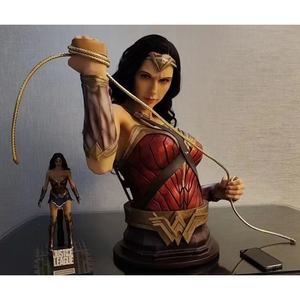 Statue de buste en résine de <span class=keywords><strong>Wonder</strong></span> <span class=keywords><strong>Woman</strong></span> de haute qualité, taille réelle, 80 cm, attrayante, pour la décoration intérieure - Product Image 2