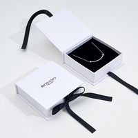 Boîte d'emballage de bijoux en papier blanc avec Logo personnalisé pour Bracelet, boucle d'oreille, anneau, collier